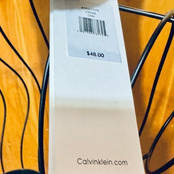 Calvin Klein Beanie with fur Pom Pom in chunky sweater knit & gold emblem logo - Picture 3 of 5